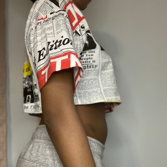 ‼️SOLD‼️Forever 21 graphic newspaper crop tee shirt size small - Picture 4 of 14